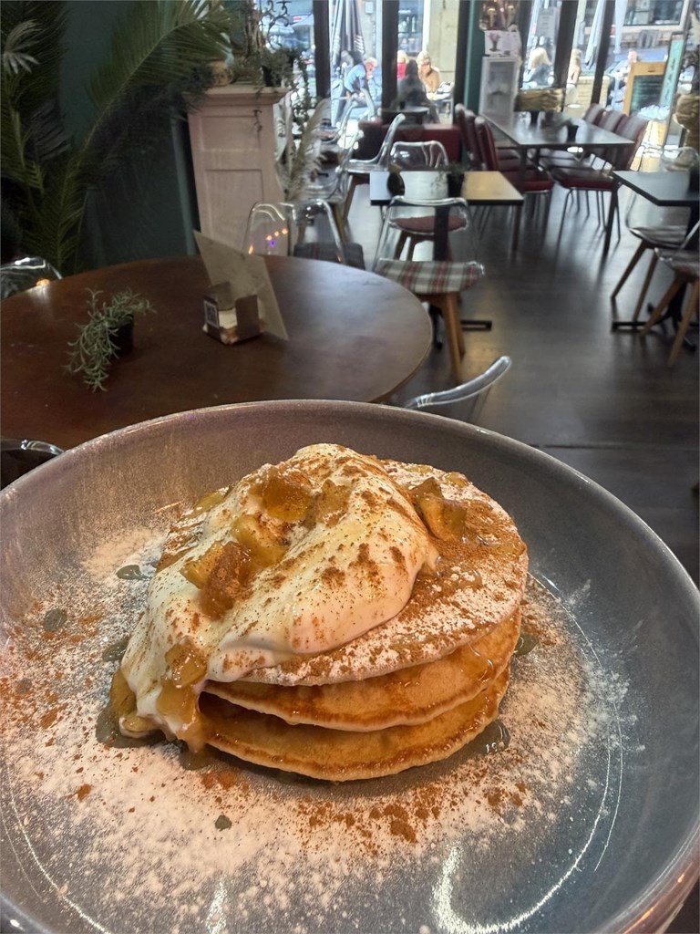 apple pie: manzana caramelizada, miel, canela y yogurt griego - Imagen 1